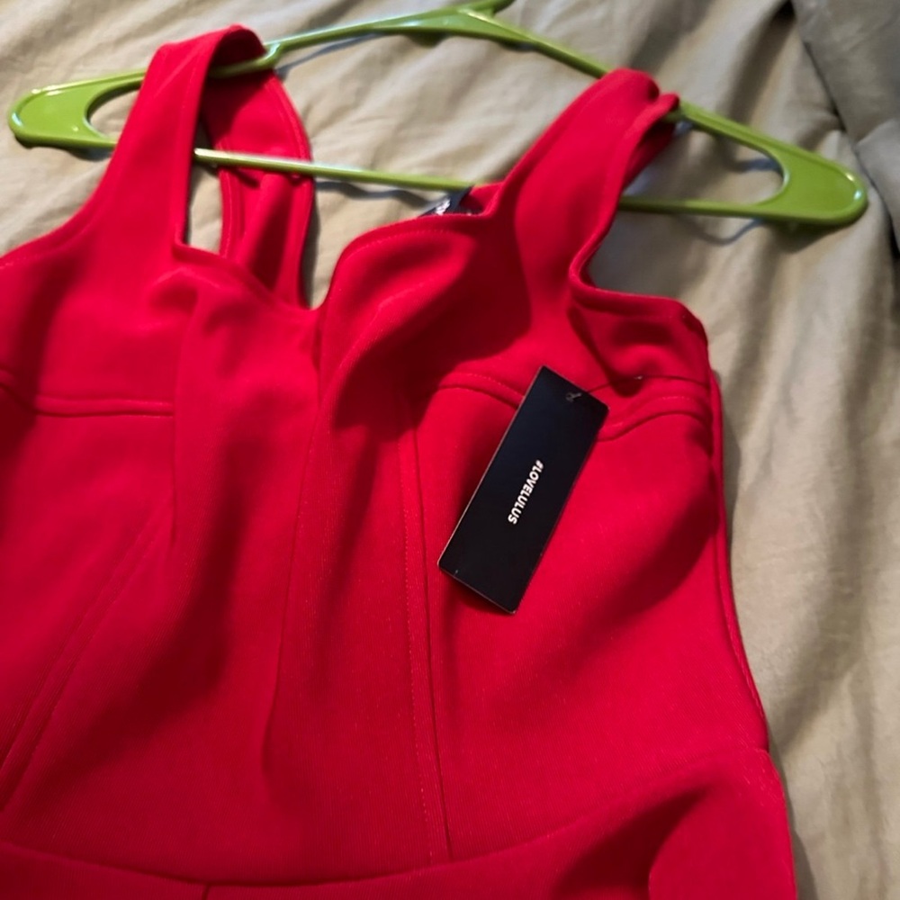 Beautiful red dress! - Picture 2 of 3